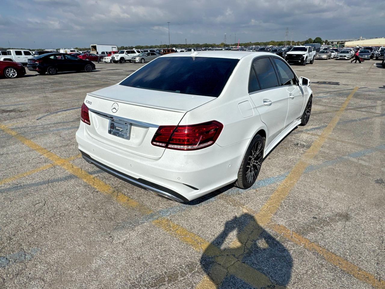 2014 Mercedes-benz E 350 White vin: WDDHF5KB6EA932532
