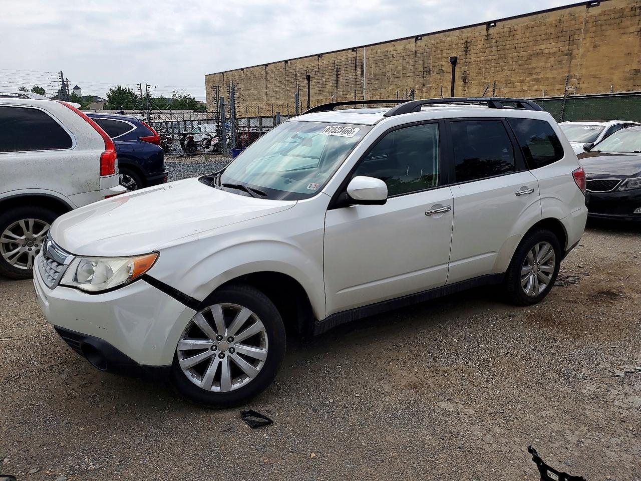 2012 Subaru Forester 2.5x Premium White vin: JF2SHADC7CH427808
