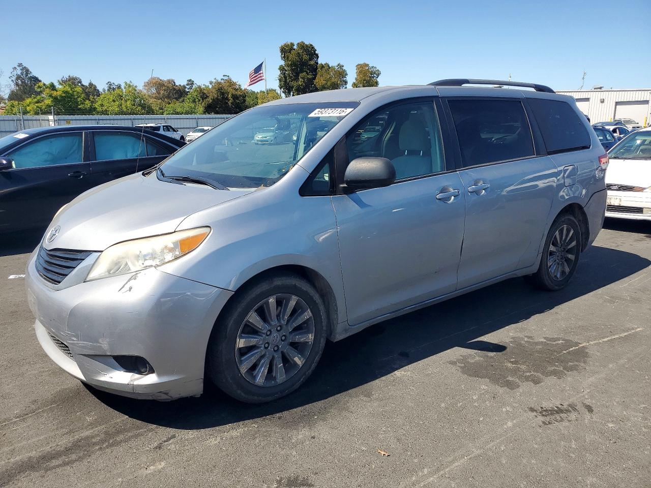2014 Toyota Sienna Le Silver vin: 5TDJK3DCXES077807