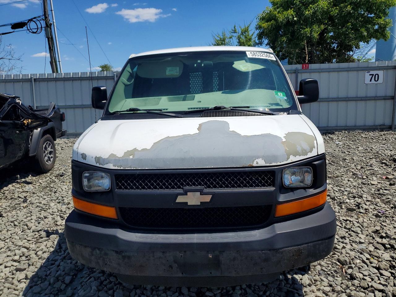 2008 Chevrolet Express G2500 White vin: 1GCGG25C881167494