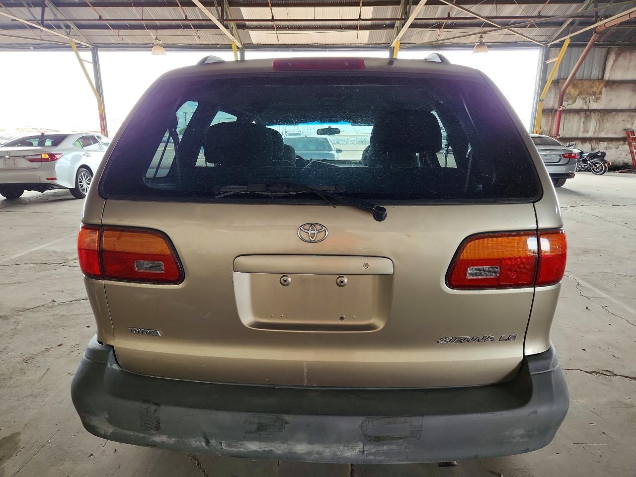 2000 Toyota Sienna Le Tan vin: 4T3ZF13C5YU268342