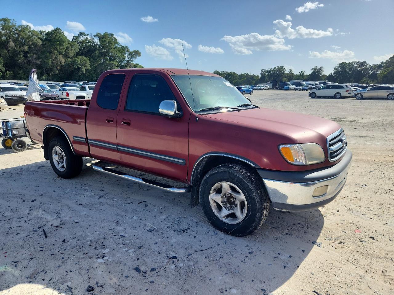 2000 Toyota Tundra Sr5 Red vin: 5TBRT3418YS014300