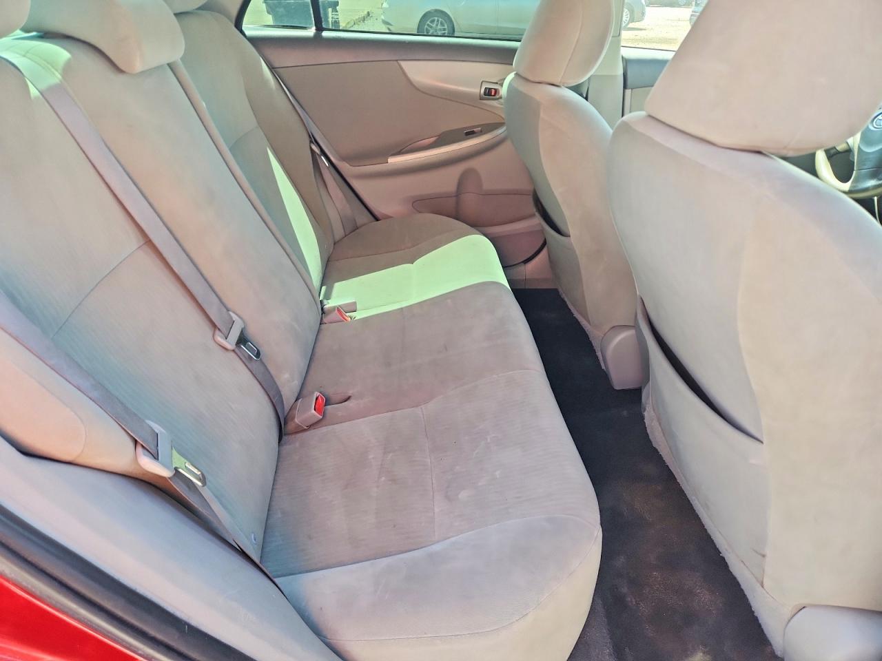2010 Toyota Corolla Le Red vin: 1NXBU4EE9AZ280080