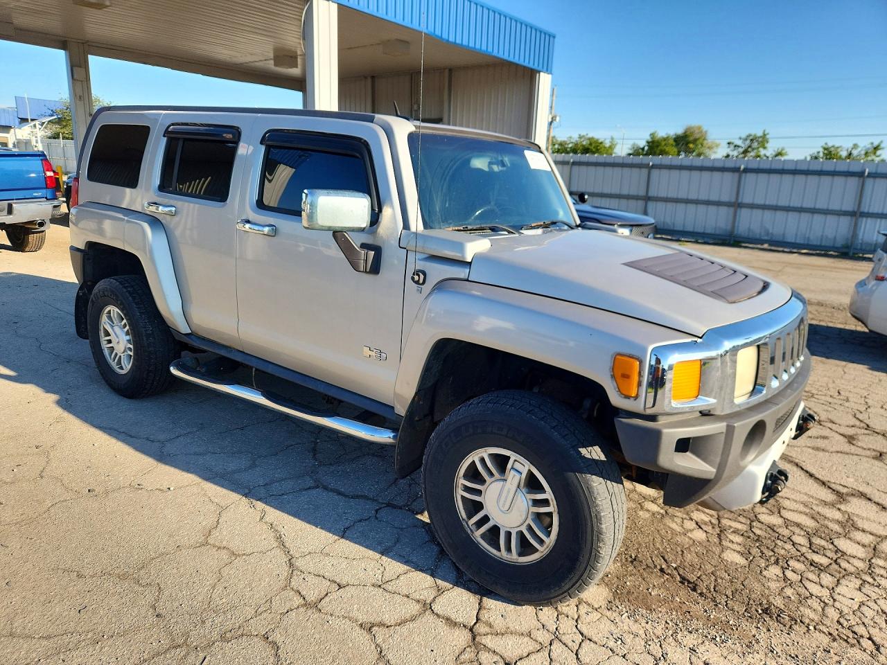 2008 Hummer H3 Silver vin: 5GTEN13E388132910