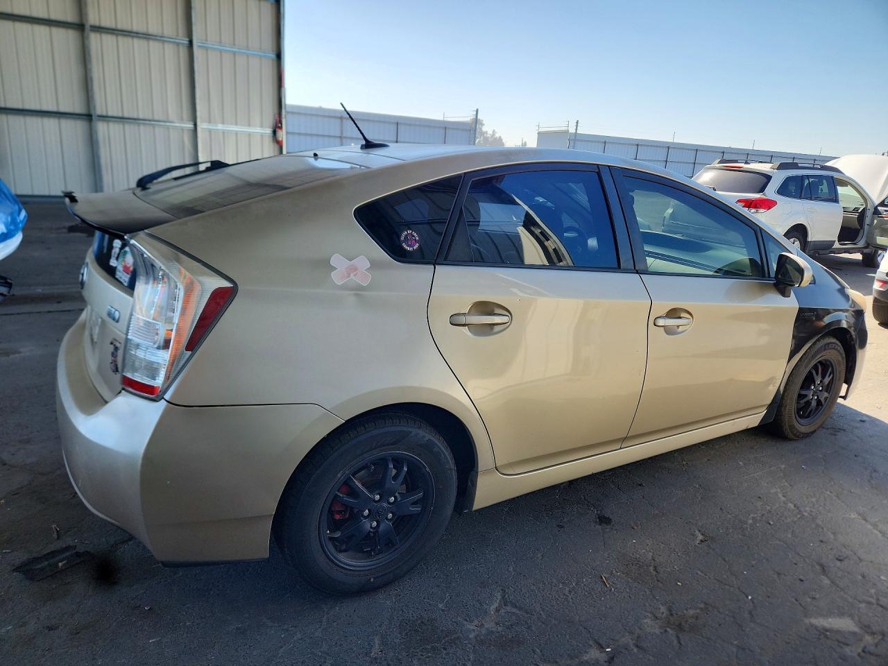 2010 Toyota Prius Iii Gold vin: JTDKN3DUXA0215167
