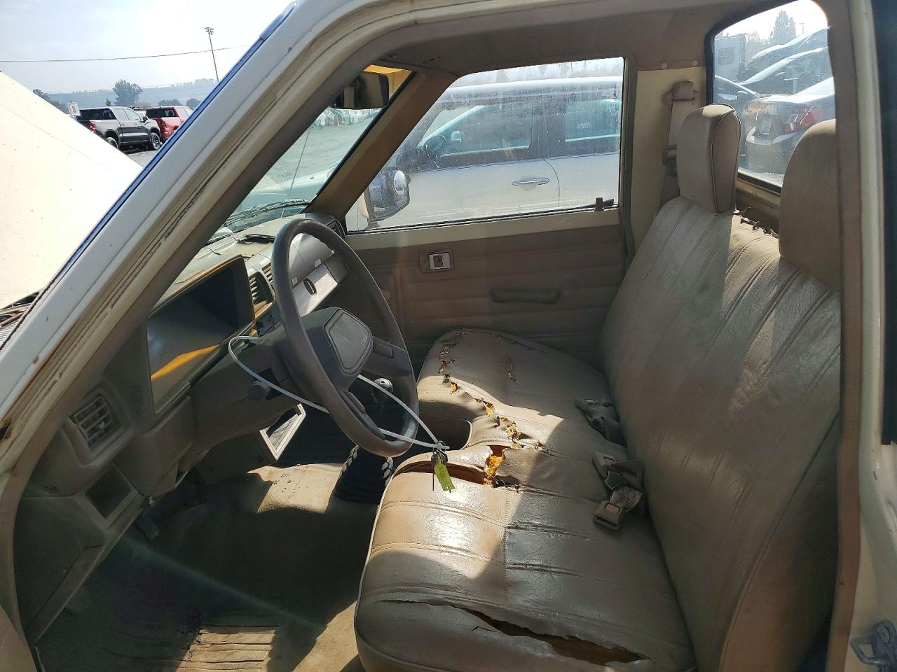 1987 Toyota Pickup 1/2 Ton Rn50 Beige vin: JT4RN50R6H0243540