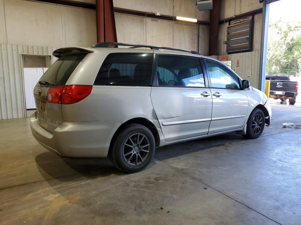 2009 Toyota Sienna Ce 8-passenger Silver vin: 5TDZK23C19S255706