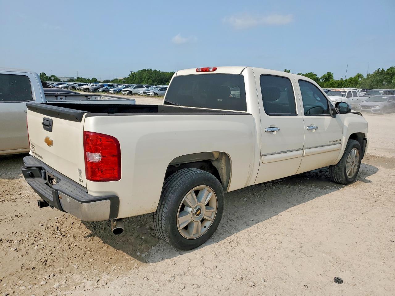 2013 Chevrolet Silverado C1500 Ltz White vin: 3GCPCTE01DG138969