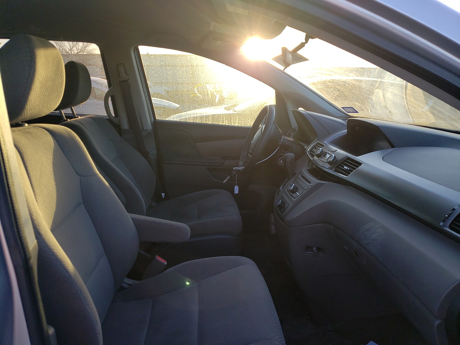2015 Honda Odyssey Lx Silver vin: 5FNRL5H25FB002662