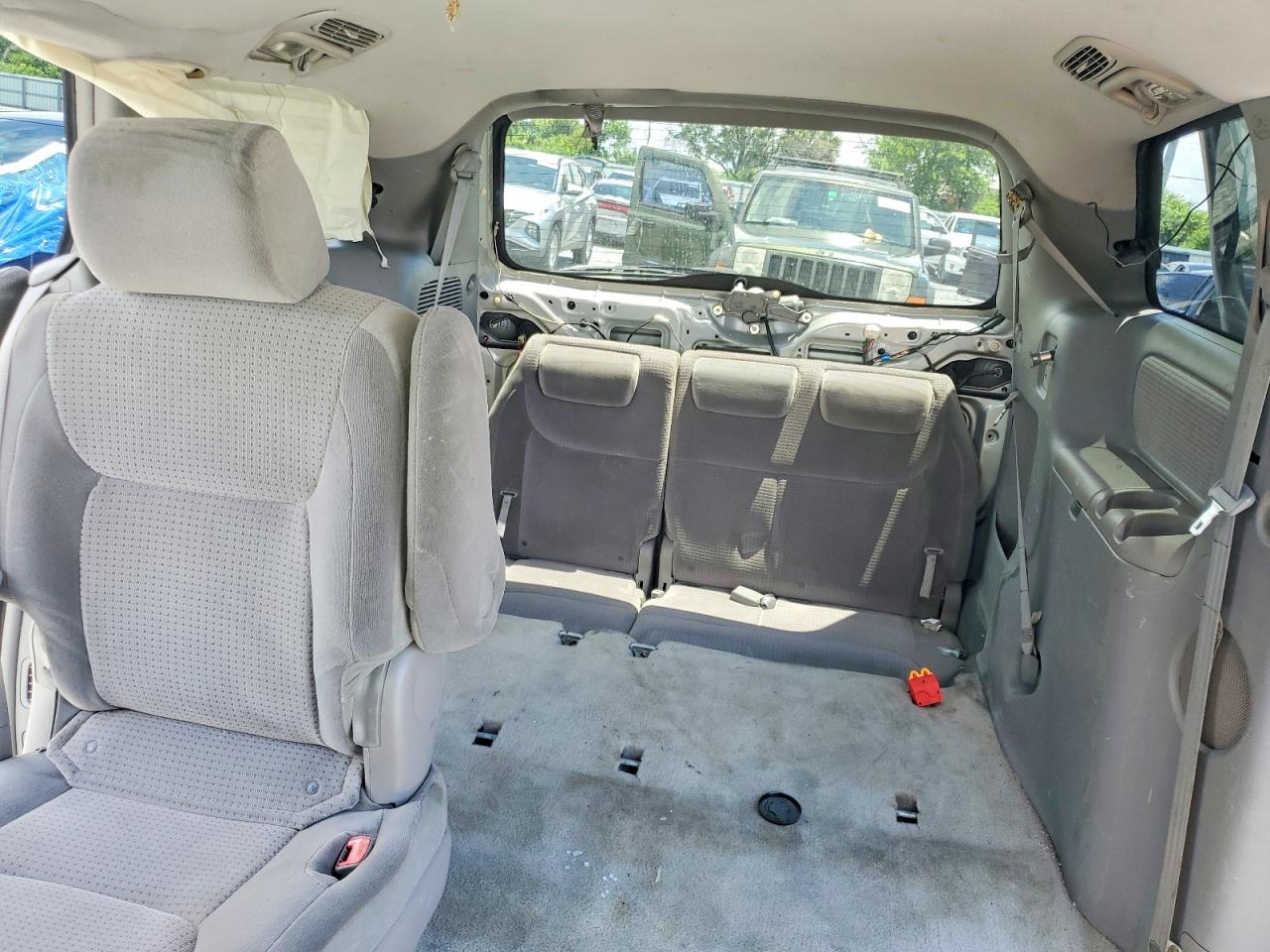 2006 Toyota Sienna Le 7 Passenger Серебряный vin: 5TDZA23C96S454114