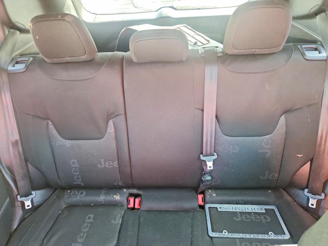 2015 Jeep Renegade Latitude Red vin: ZACCJABH9FPB50260