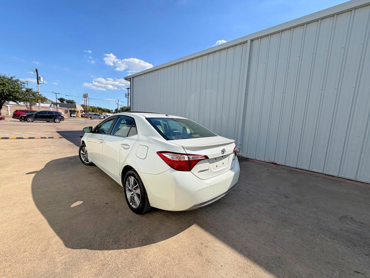 2014 Toyota Corolla Le Eco Premium White vin: 5YFBPRHE8EP006022