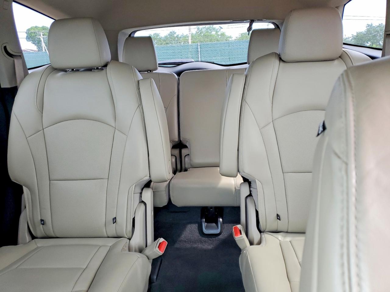 2018 Buick Enclave Essence Серый vin: 5GAERBKWXJJ202155