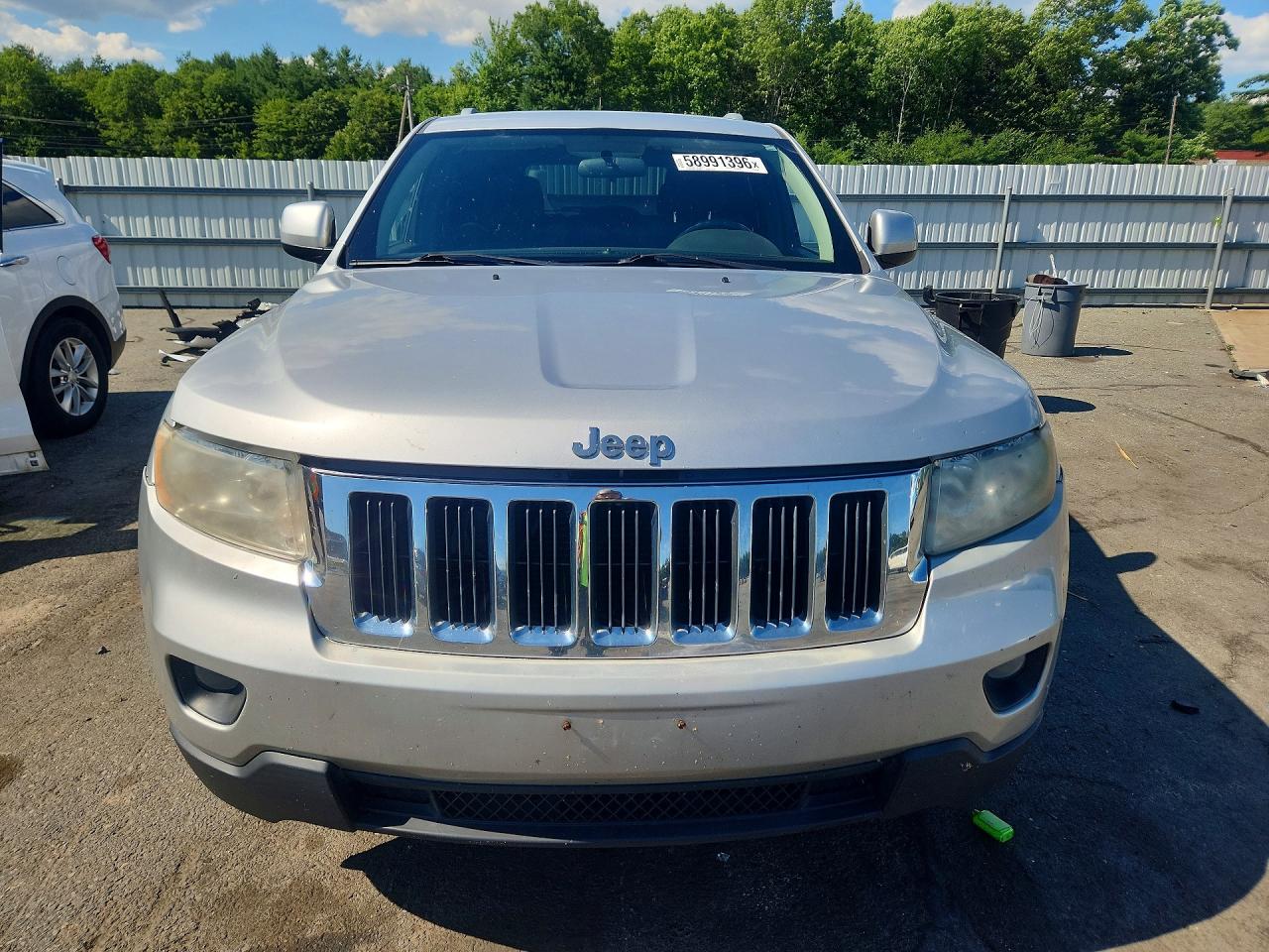 2011 Jeep Grand Cherokee Laredo Silver vin: 1J4RR4GGXBC551491