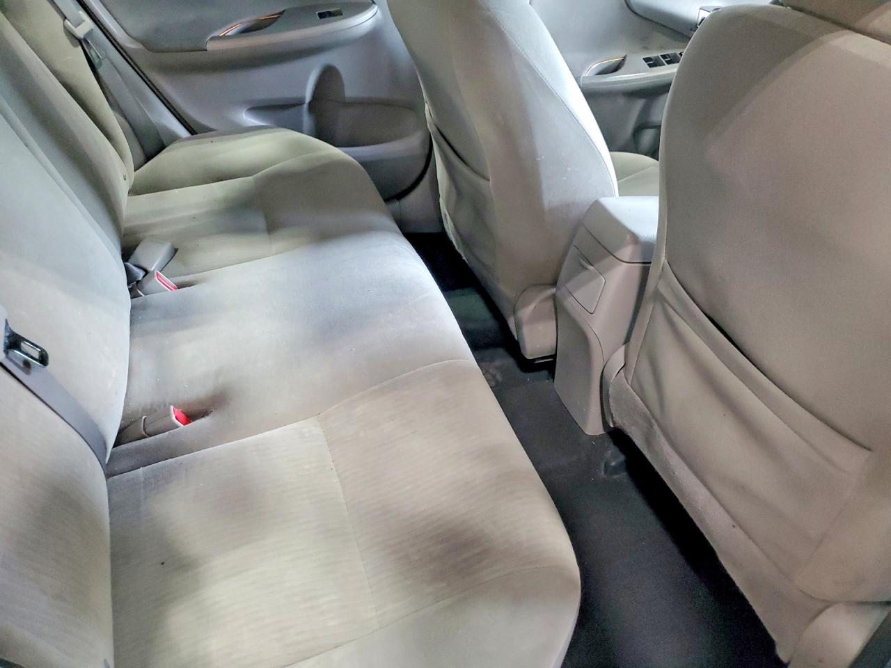 2010 Toyota Corolla Le White vin: 2T1BU4EE0AC460050