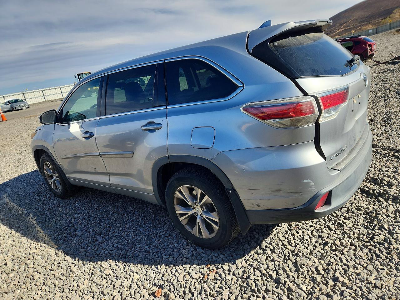 2015 Toyota Highlander Le Plus Silver vin: 5TDBKRFH6FS202979