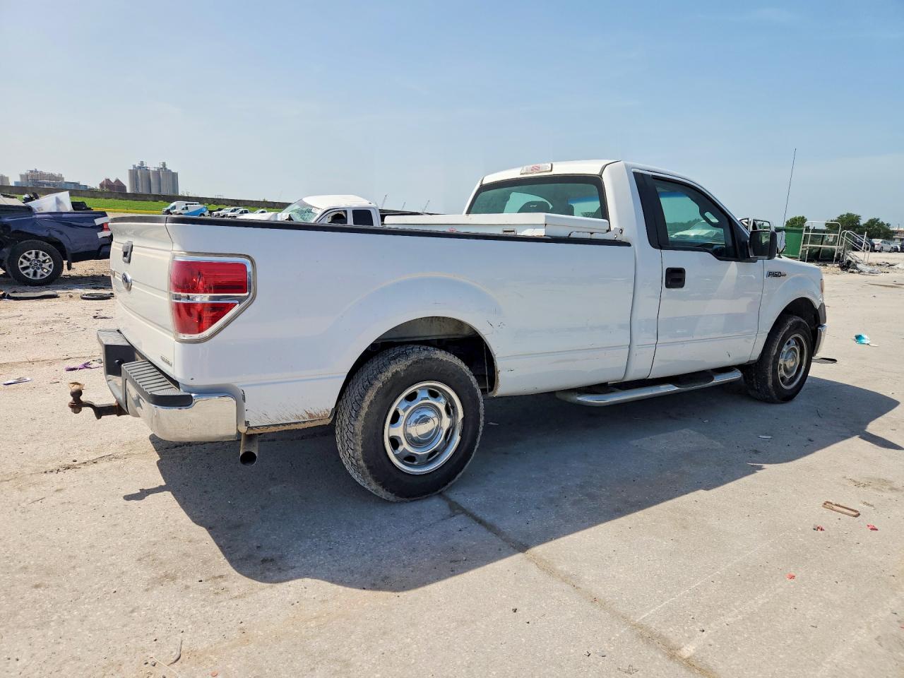 2013 Ford F150 White vin: 1FTMF1CM0DKE06147