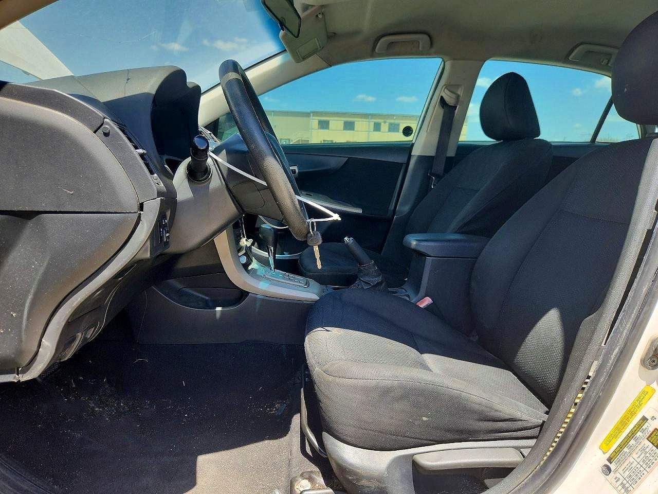 2010 Toyota Corolla S Белый vin: 1NXBU4EE5AZ200130