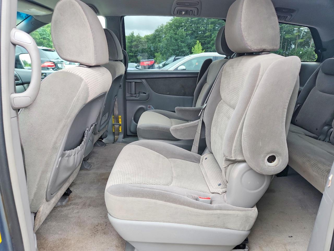 2010 Toyota Sienna Le 7-passenger Blue vin: 5TDKK4CC0AS318800