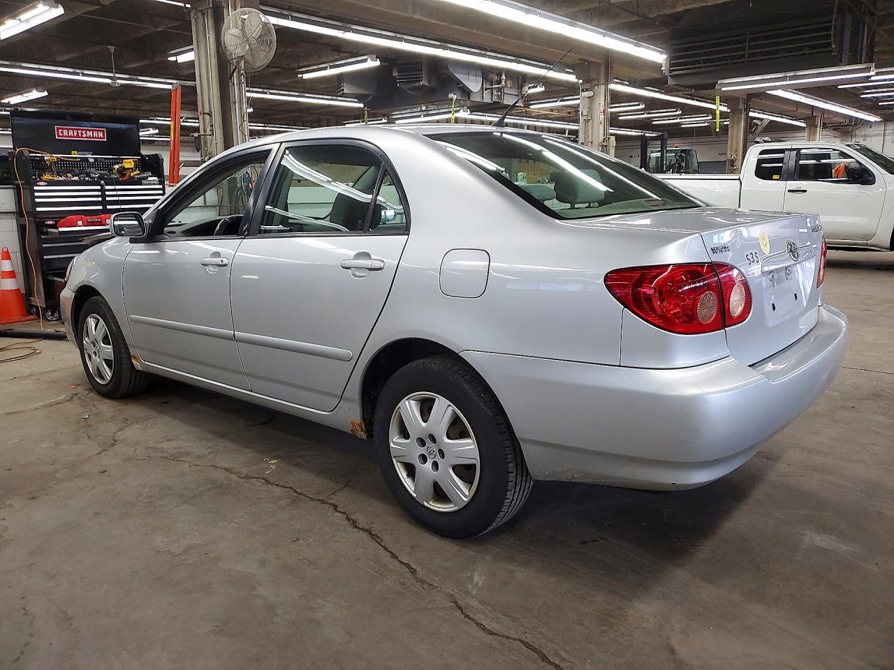 2007 Toyota Corolla Le Gray vin: JTDBR32E970132743