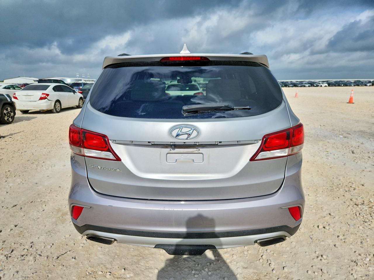 2017 Hyundai Santa Fe Se Silver vin: KM8SM4HF9HU170516
