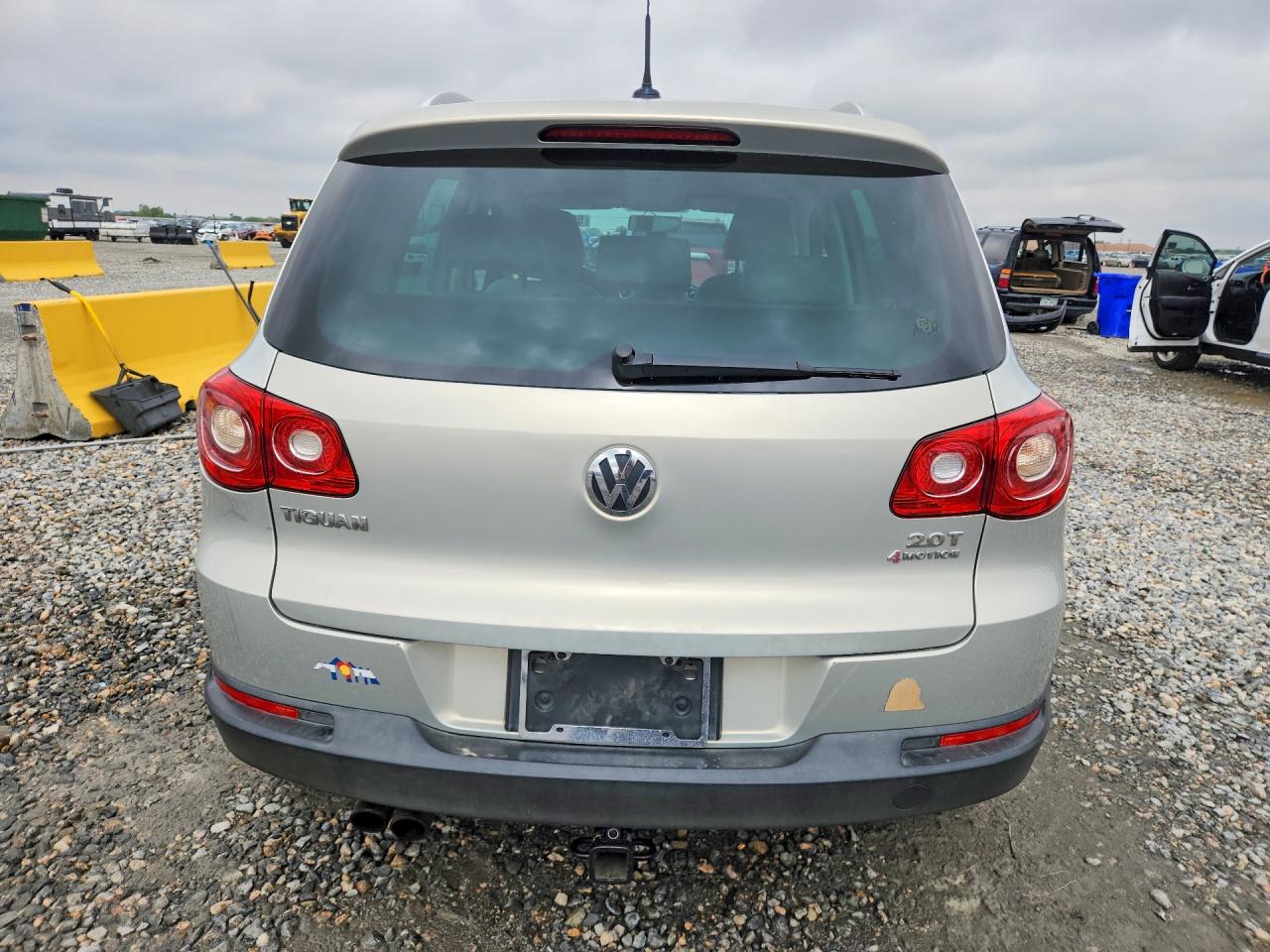 2011 Volkswagen Tiguan S Silver vin: WVGBV7AX6BW531617