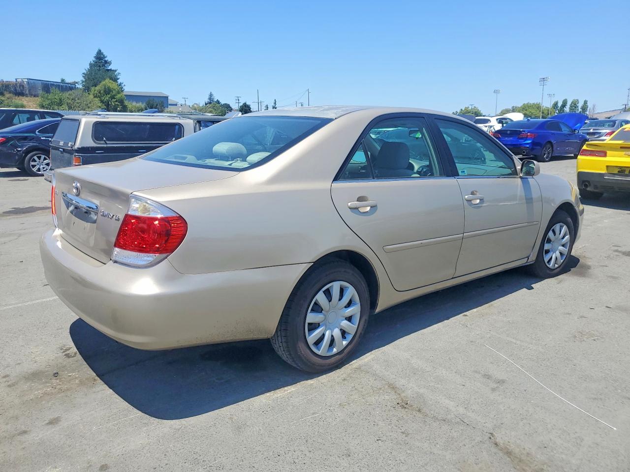 2005 Toyota Camry Le Золотой vin: 4T1BE32K05U065579