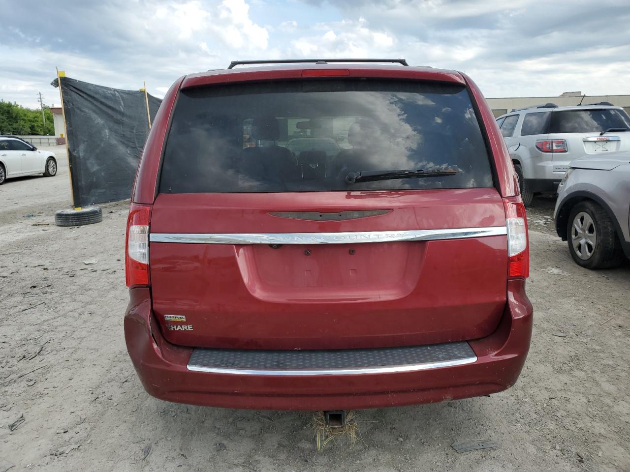 2014 Chrysler Town & Country Touring Red vin: 2C4RC1BG9ER247545