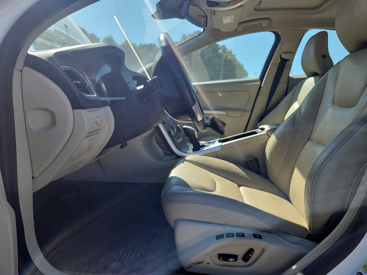2013 Volvo S60 T5 White vin: YV1612FS4D2206311