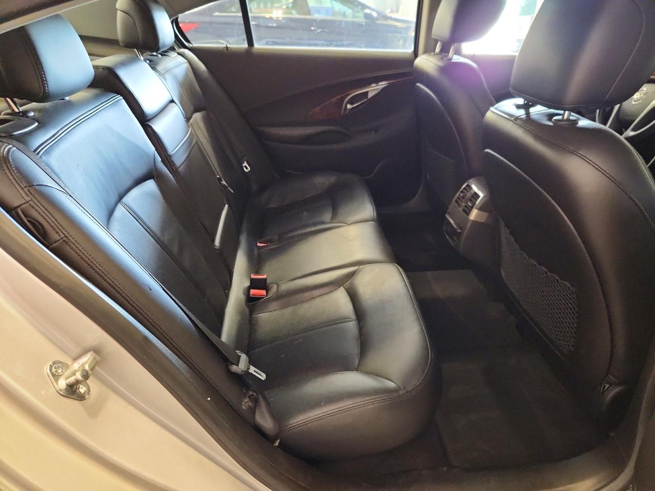2013 Buick Lacrosse Silver vin: 1G4GC5E31DF151093