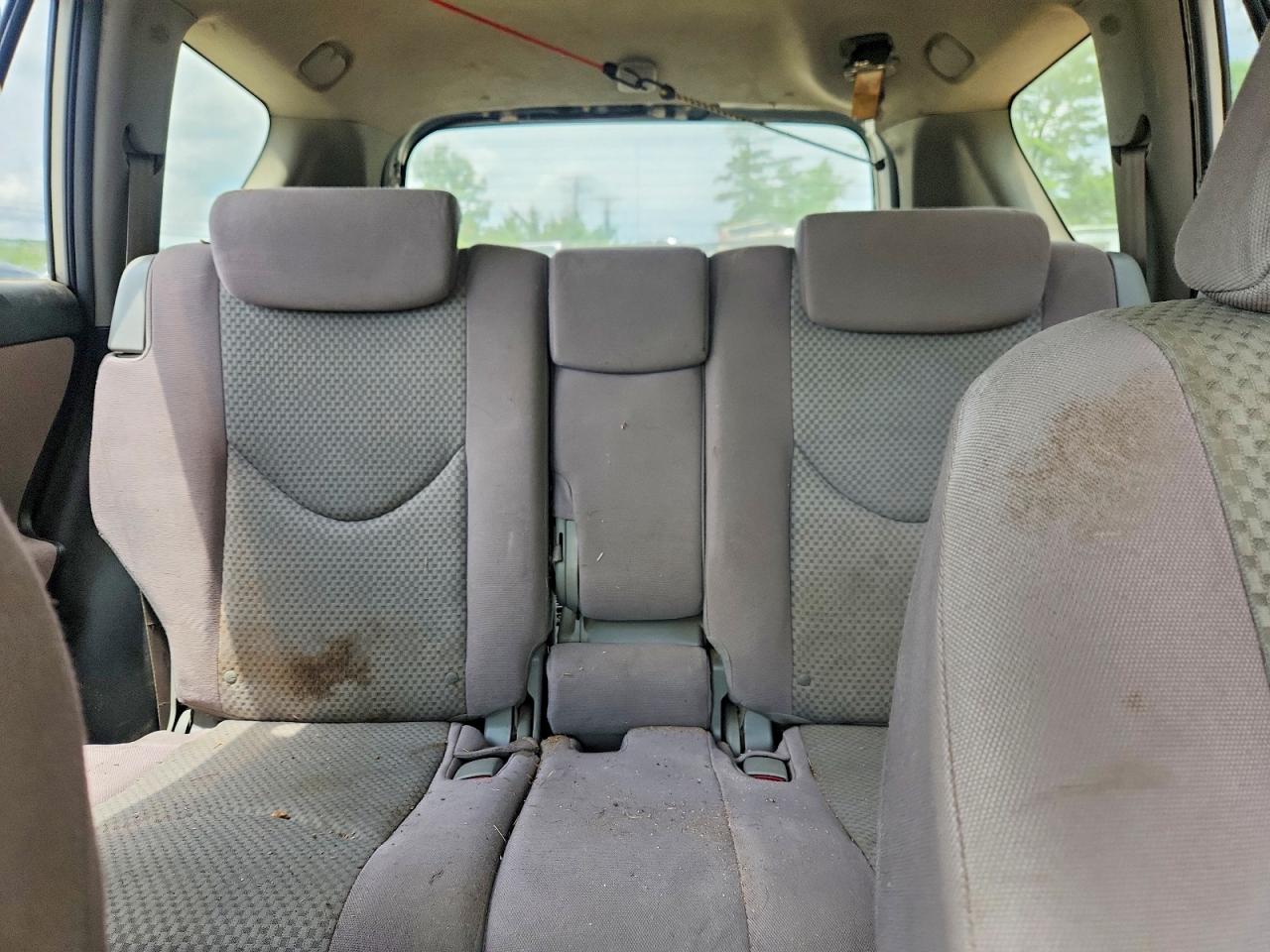 2006 Toyota Rav4 Base Silver vin: JTMZK33V566000012