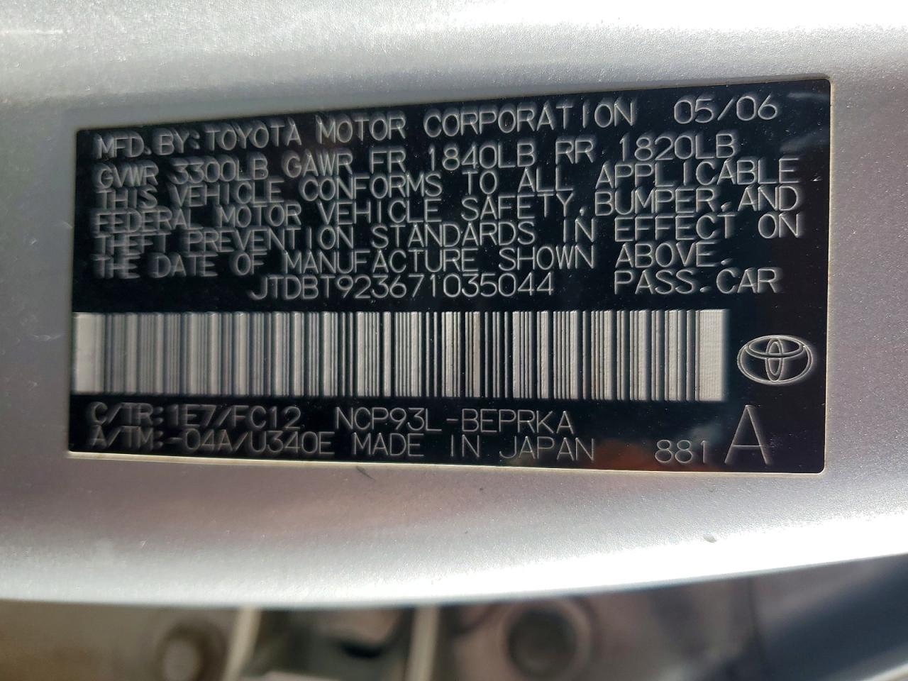 2007 Toyota Yaris Base Серебряный vin: JTDBT923671035044