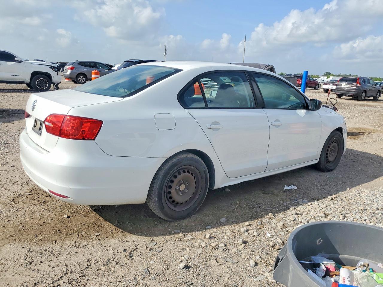 2014 Volkswagen Jetta Base White vin: 3VW2K7AJ2EM294330