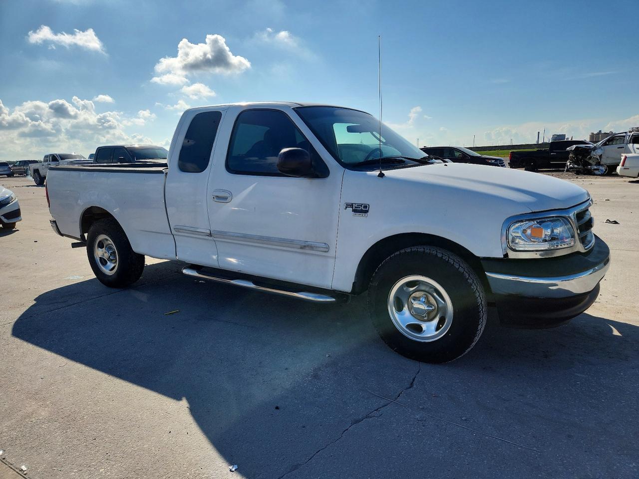 2003 Ford F150 White vin: 1FTRX17W13NB84729
