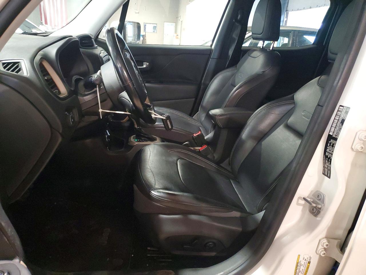 2015 Jeep Renegade Limited White vin: ZACCJBDT3FPC23209