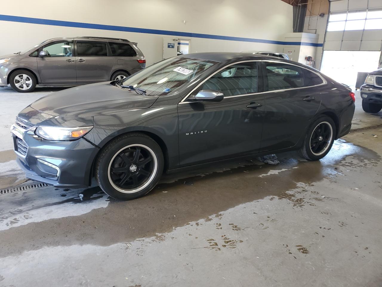 2017 Chevrolet Malibu Lt Серый vin: 1G1ZE5ST9HF151501 Damage: Left Front Tire, Worn, Replacement Required