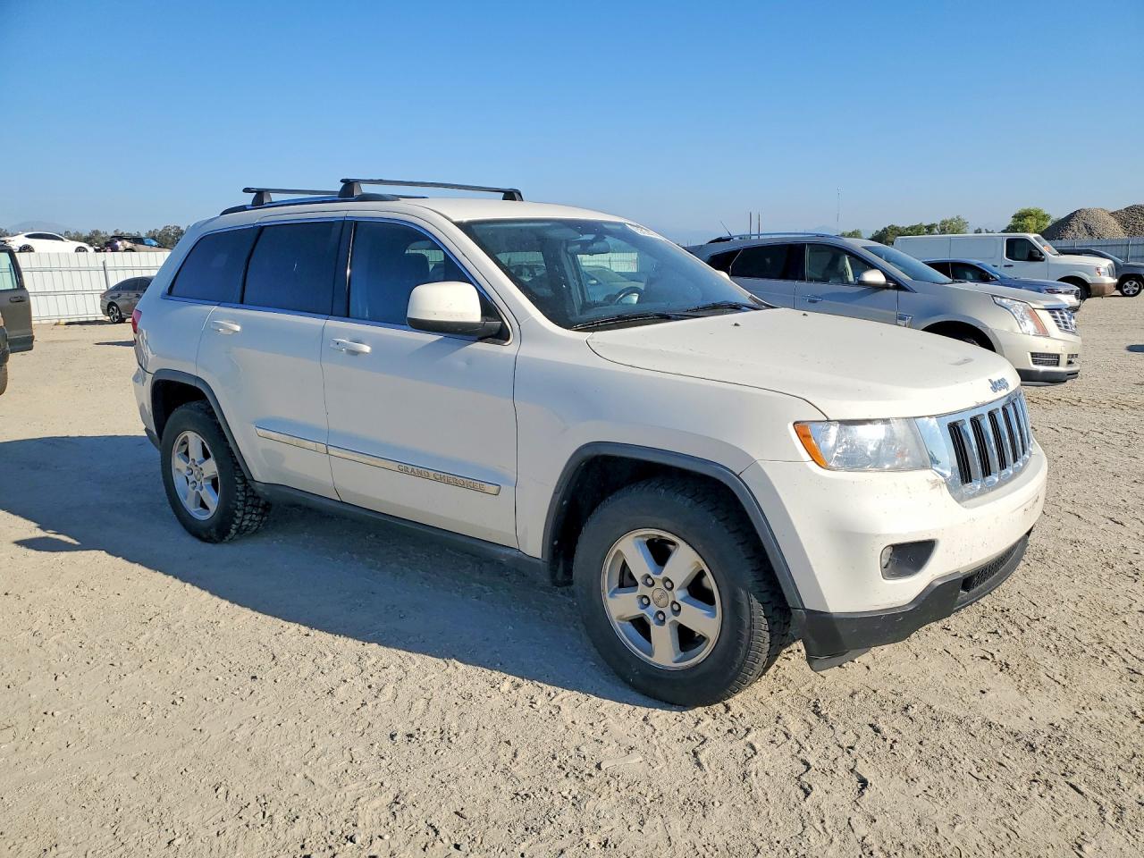 2011 Jeep Grand Cherokee Laredo White vin: 1J4RR4GG2BC503032