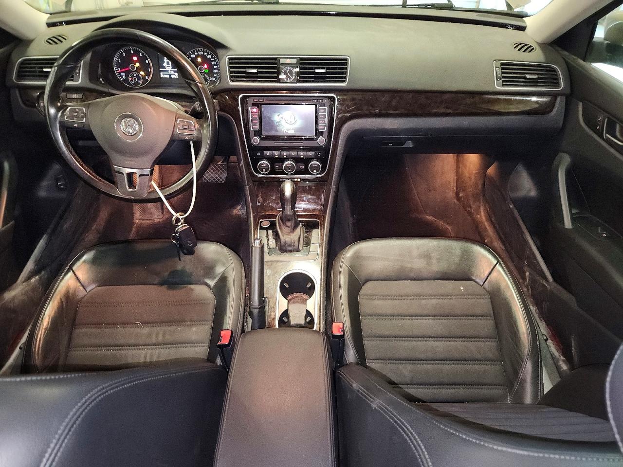 2015 Volkswagen Passat Sel Желто-коричневый vin: 1VWCS7A32FC075229