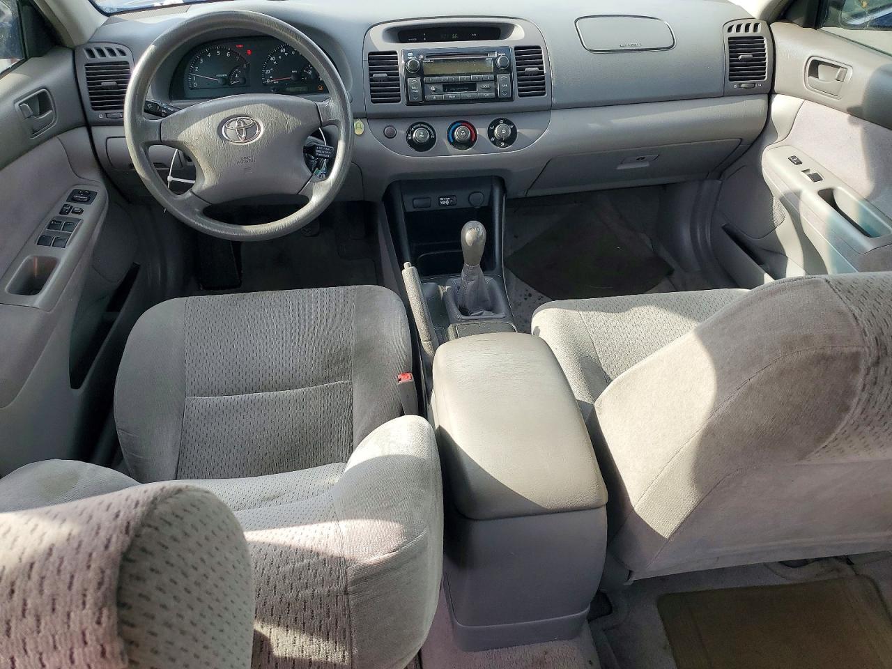 2002 Toyota Camry Le Blue vin: JTDBE32K020096063