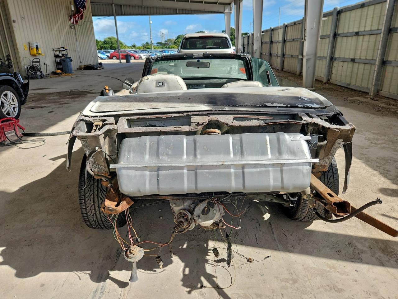 1972 Chevrolet Corvette White vin: 31Z67L2S515744
