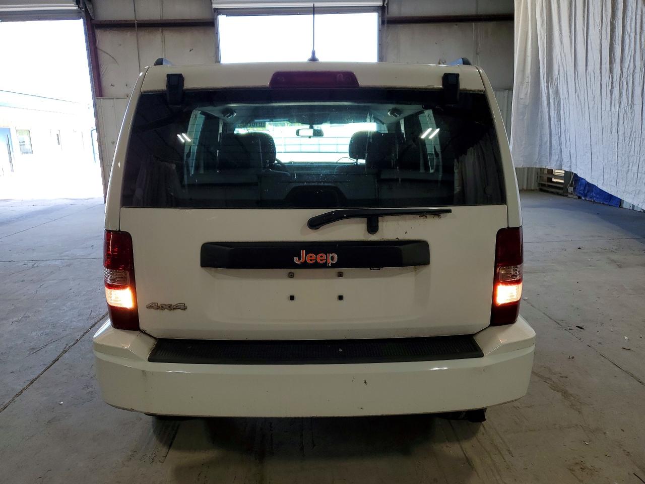 2010 Jeep Liberty Sport White vin: 1J4PN2GK8AW145394