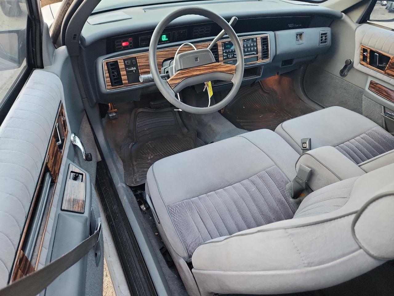 1988 Buick Regal Custom Серебряный vin: 2G4WB14W8J1411303