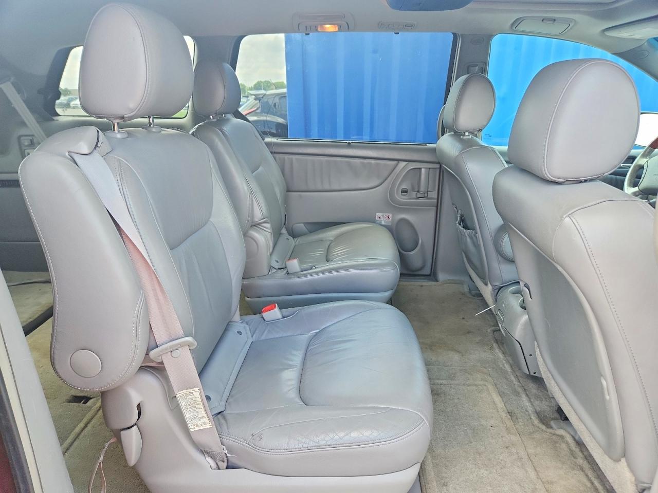 2005 Toyota Sienna Xle Limited 7 Passenger Red vin: 5TDBA22C95S044706