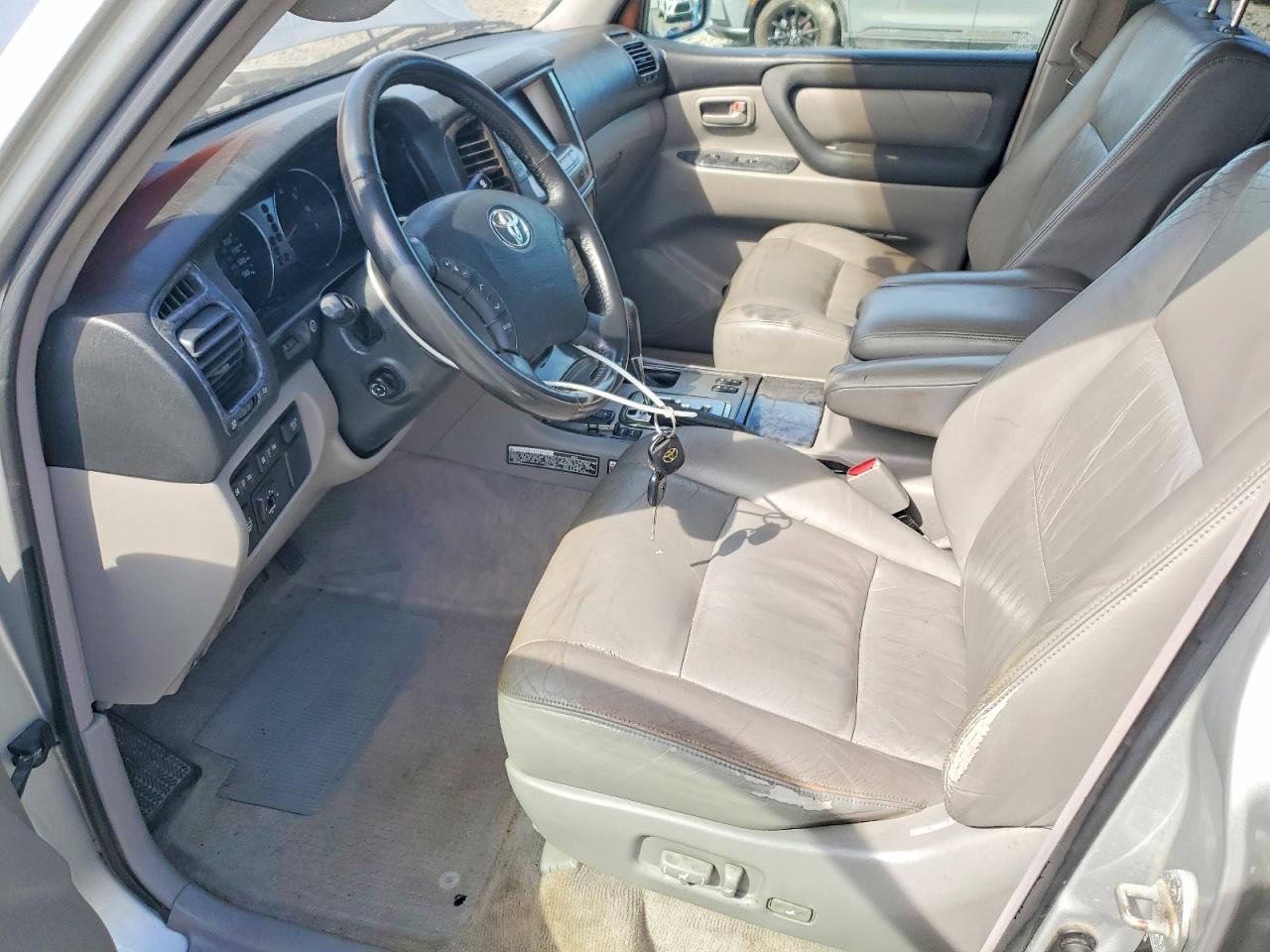 2007 Toyota Land Cruiser Base Silver vin: JTEHT05J472111639