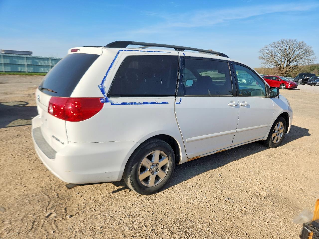 2007 Toyota Sienna Le 7-passenger White vin: 5TDZK23C47S032248