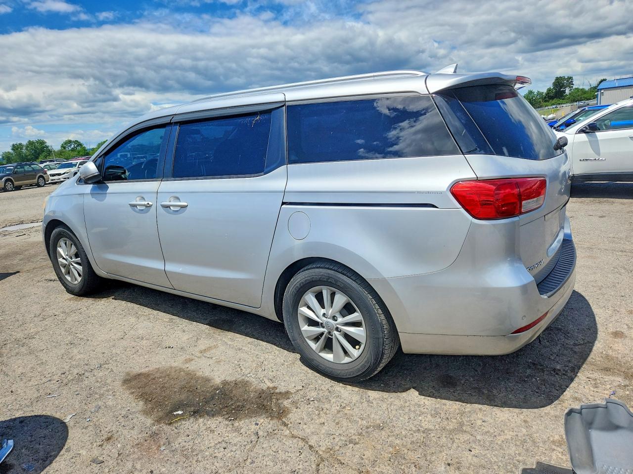 2015 Kia Sedona Lx Silver vin: KNDMB5C11F6020650