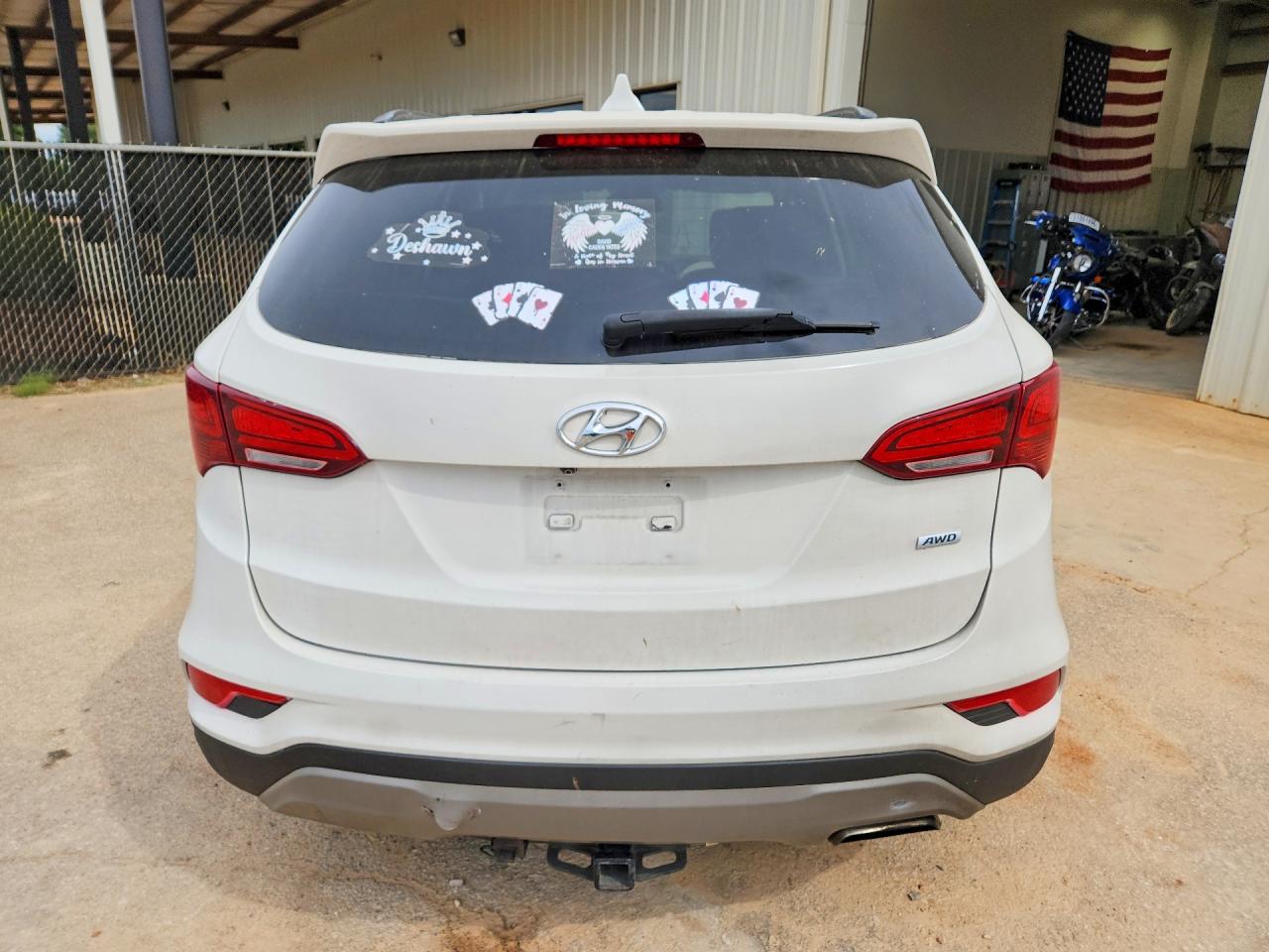2017 Hyundai Santa Fe Sport 2.4l White vin: 5NMZUDLB9HH033493