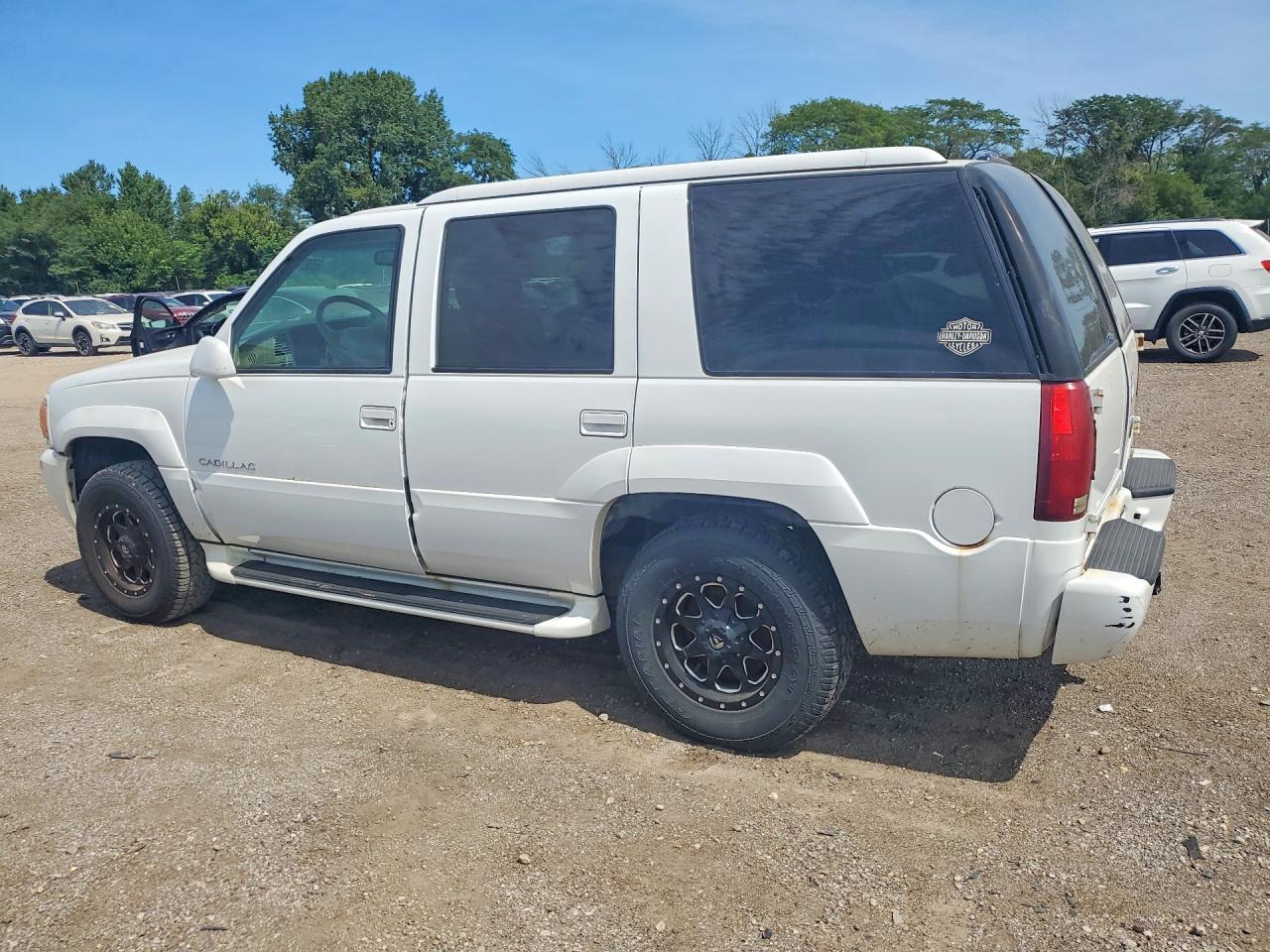 2000 Cadillac Escalade Luxury Белый vin: 1GYEK63R0YR230359