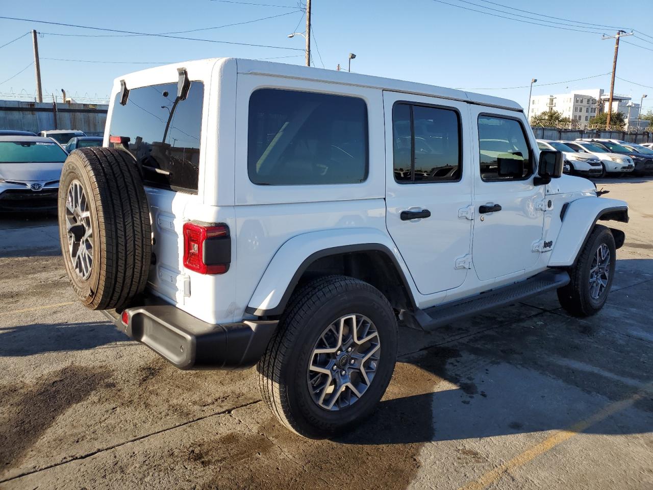 2025 Jeep Wrangler Sahara White vin: 1C4PJXEN9SW609774
