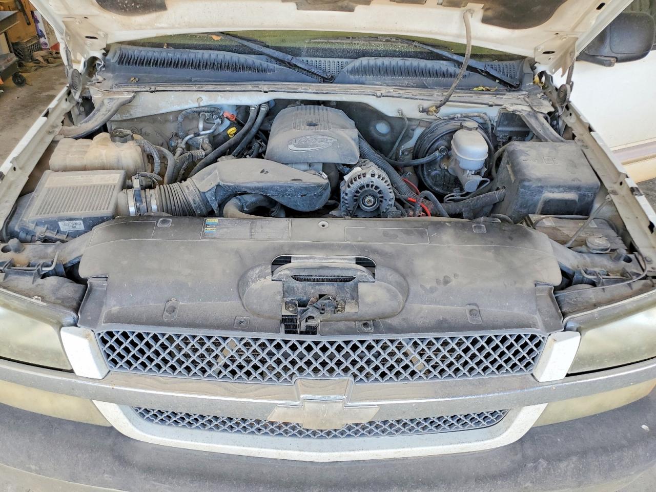 2005 Chevrolet Silverado C1500 White vin: 2GCEC13T351333488